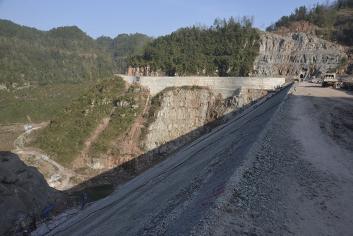 白岩滩水库大坝全面封顶